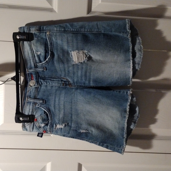 Rock & Republic Women Jean Shorts 2 - Picture 3 of 6